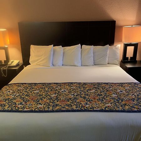 Lincoln Inn Express Hotel And Suites Оклахома-Сити Экстерьер фото